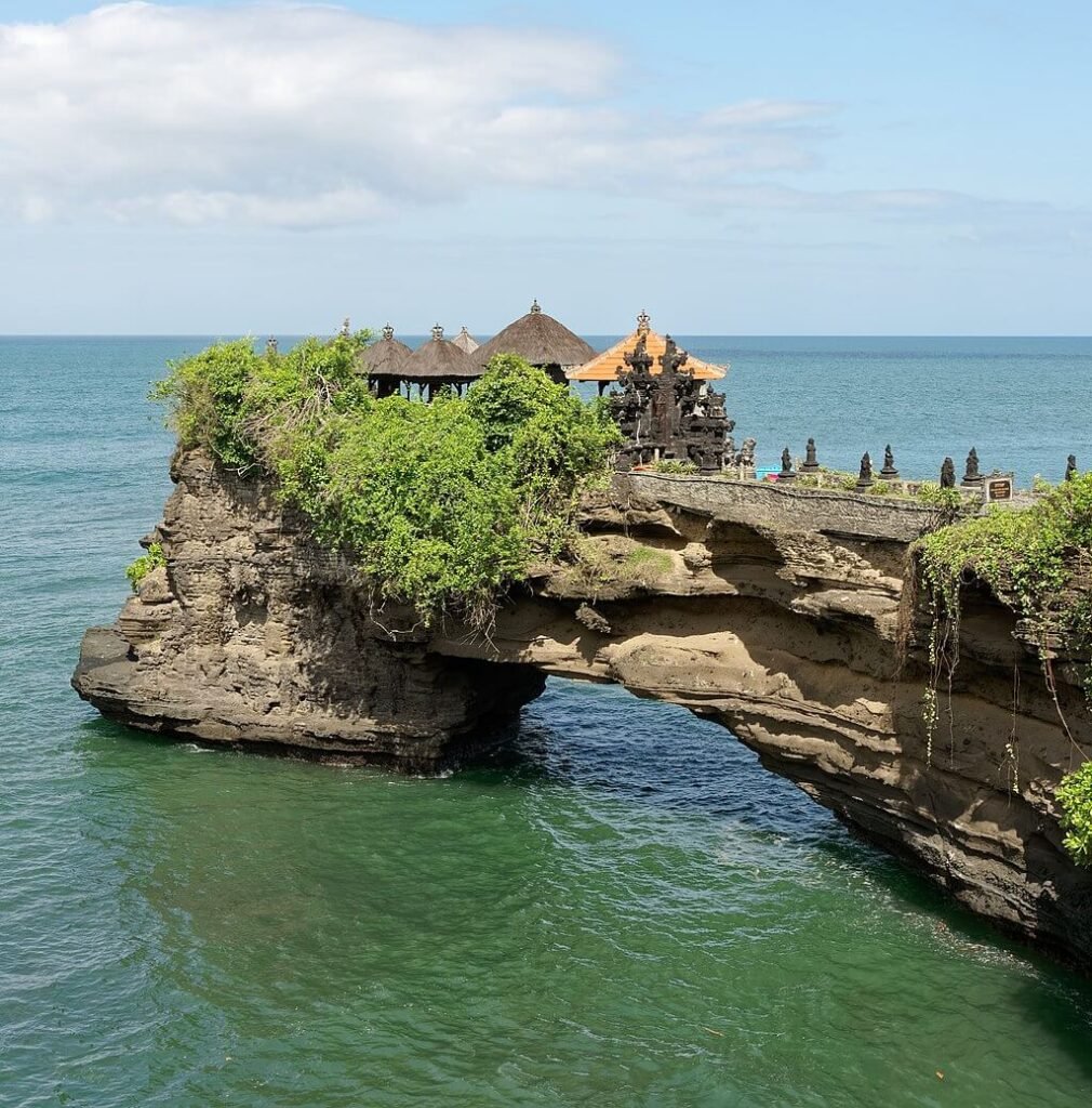 インドネシア・バリ島・不動産管理のtomorrow、観光地名 バトゥボロン寺院の実景写真を提供
