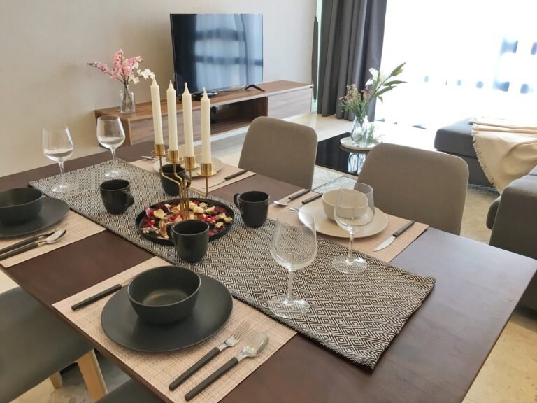 AWH_Anggun_Dining Table