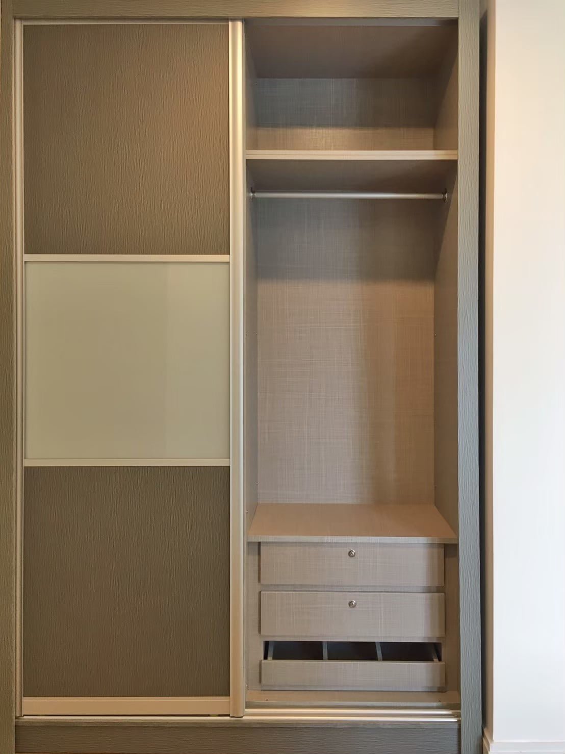 AWH_SSR_Wardrobe