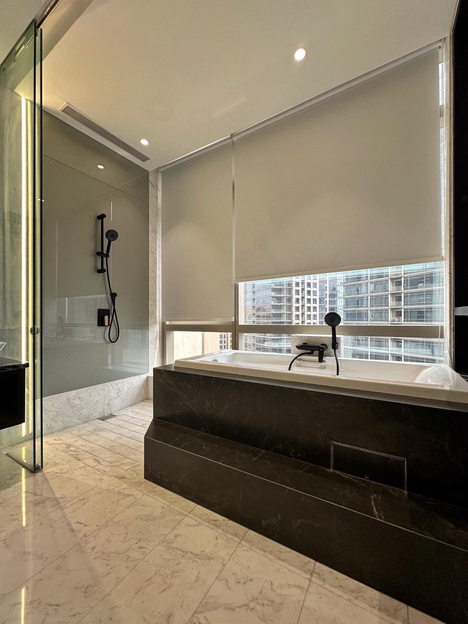 awh-banyan-tree-bathtub