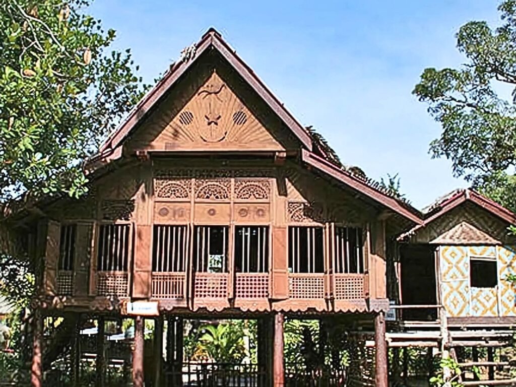 マレーシア・ラカウィ・不動産売買のtomorrow、ラカウィの物件売買 クラリッサ・トロピカーナ 観光地名マスリの墓と博物館 物件写真を提供