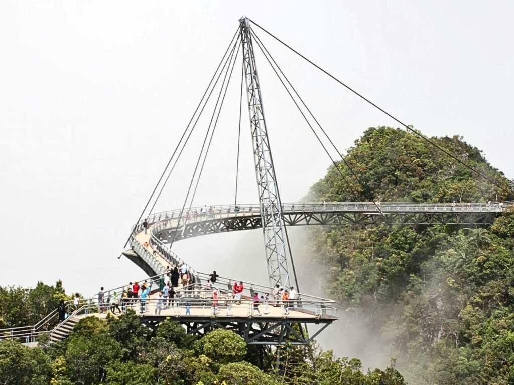 マレーシア・ラカウィ・不動産売買のtomorrow、ラカウィの物件売買 クラリッサ・トロピカーナ 観光地名 天空の橋 物件写真を提供