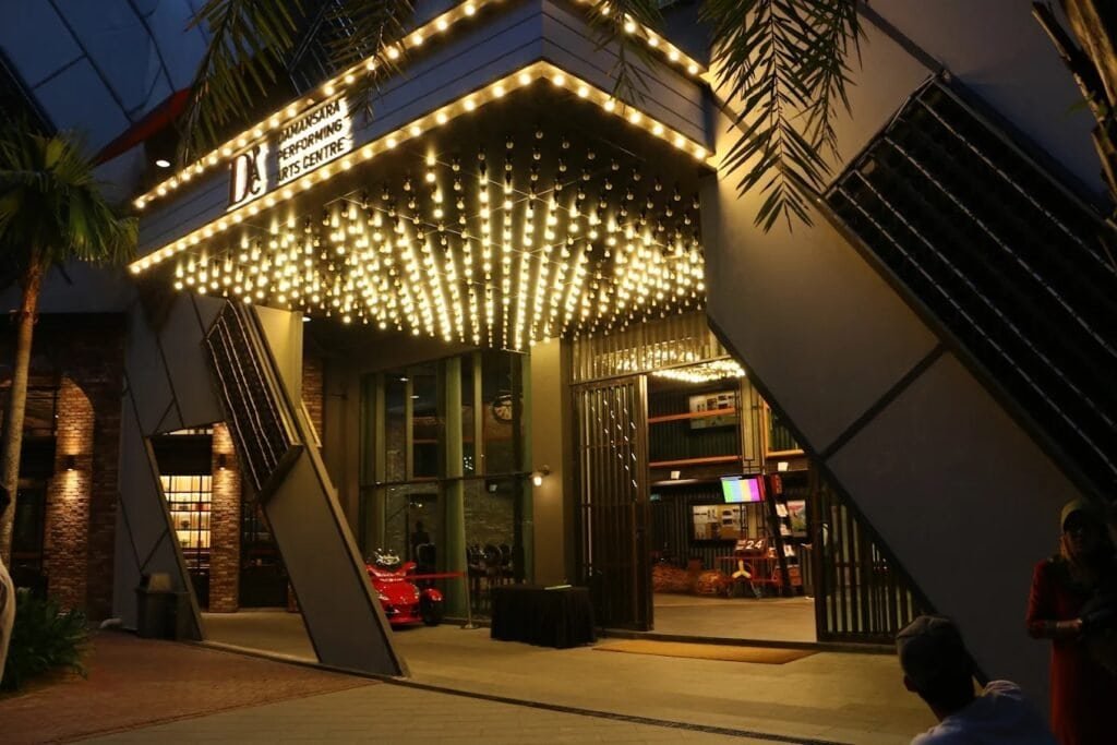 マレーシア・ペタリン・ジャヤ・不動産管理のtomorrow、観光地名 ダマンサラ・パフォーミング・アーツ・センターの実景写真を提供