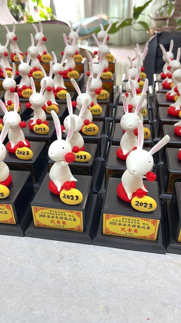 kl-tomo-moo-clay-handmade-trophy-rabbit-1