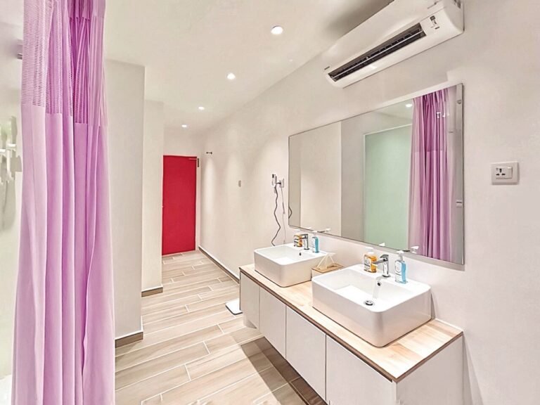 awh-japan-boxing-club-women-toilet-3