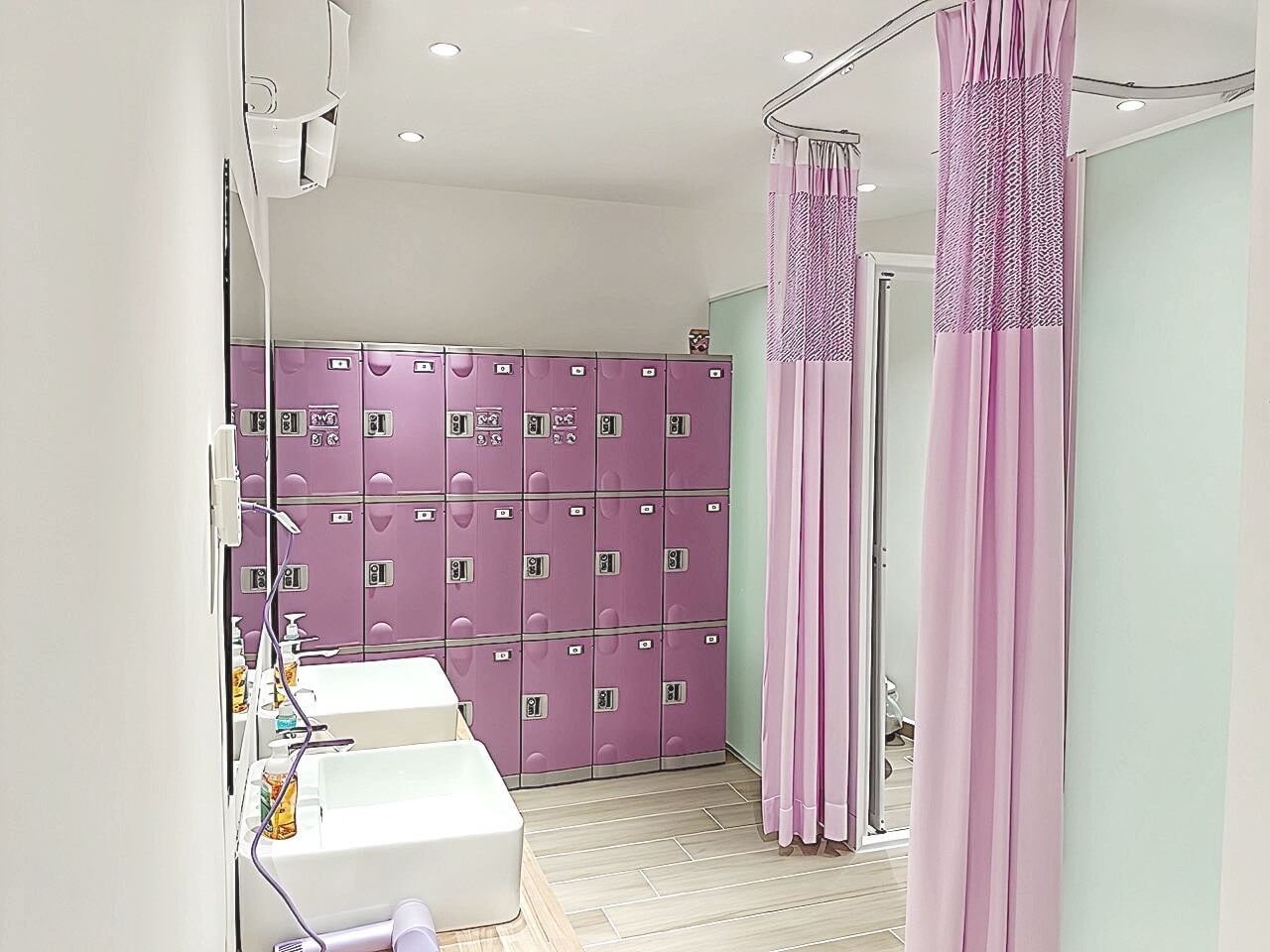 awh-japan-boxing-club-women-toilet-4