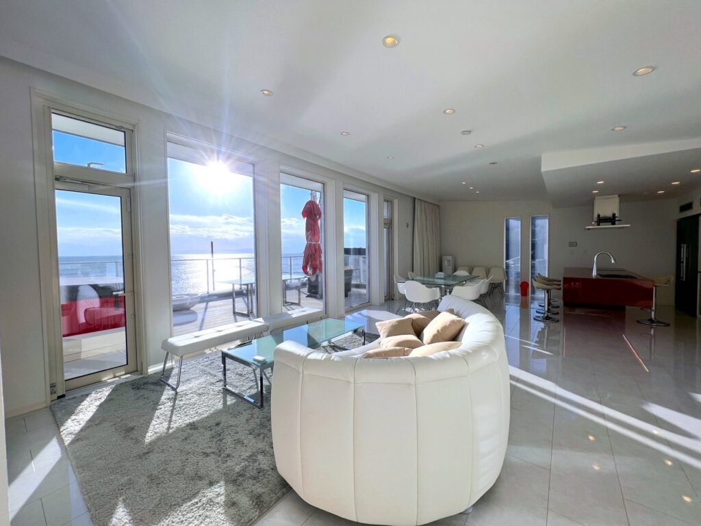 オーシャンビュー別荘 間取り 5LDK+S リビング 写真